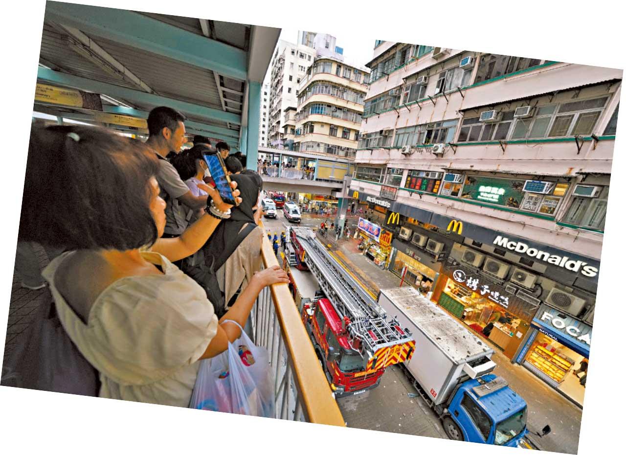 旺角道石屎脫落