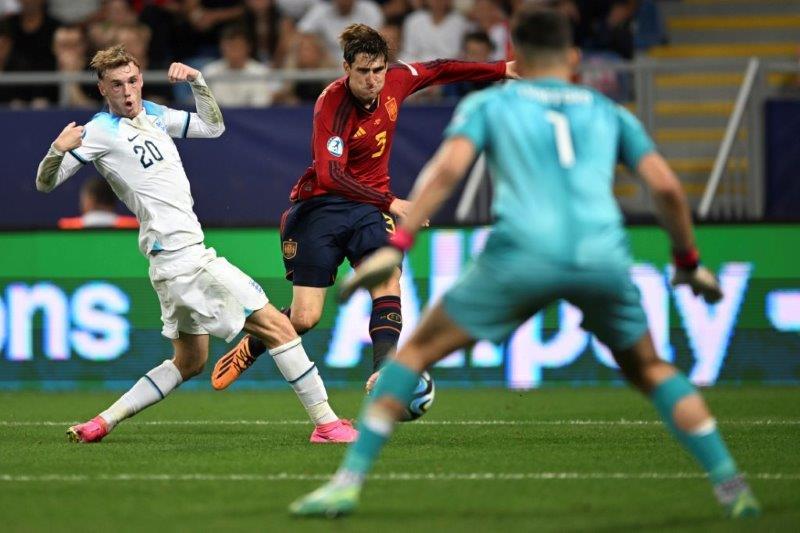 西班牙多個埋門未能射破查福特