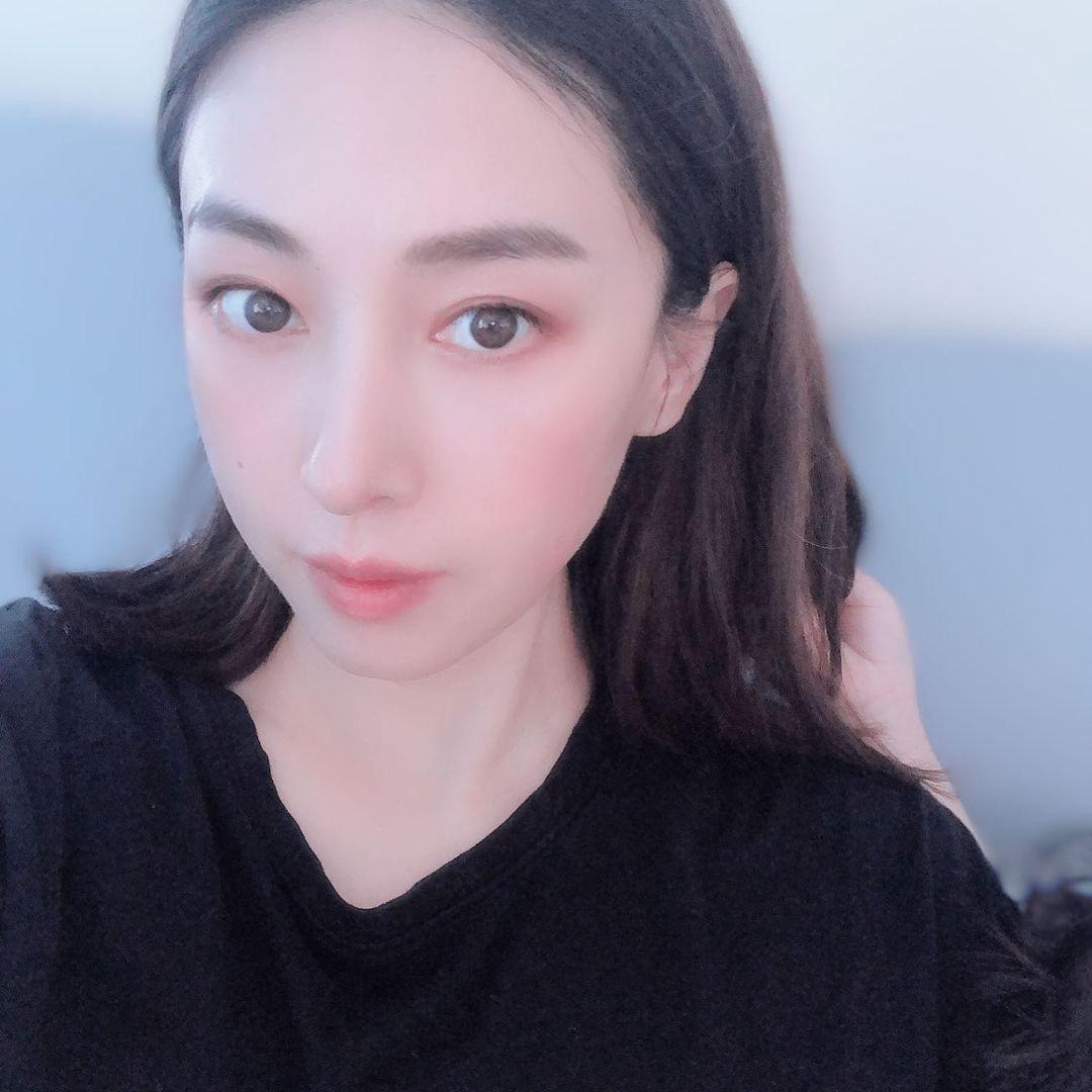 賈曉晨近年減少幕前演出。(賈曉晨IG)