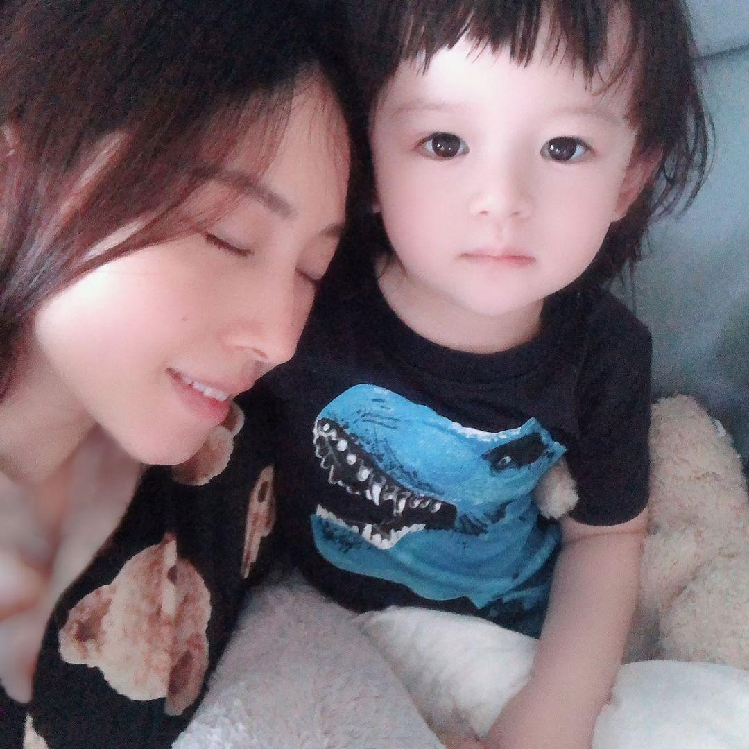 賈曉晨近年減少幕前演出。(賈曉晨IG)