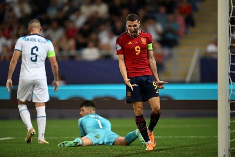 艾比雷斯攻門未果