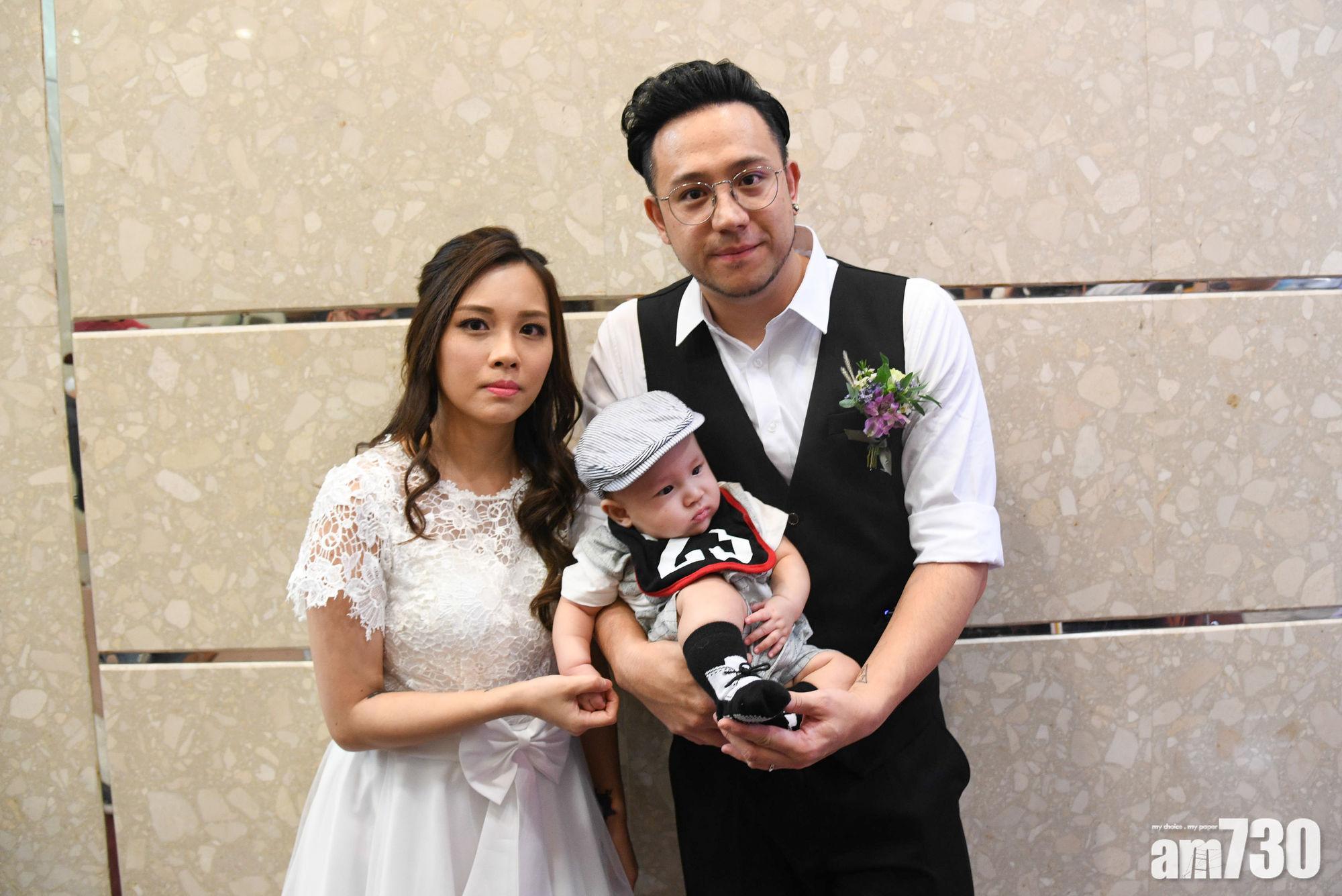 張致恒老婆雯雯下月生第4胎,昨闖入網紅直播自認係噴水池兼餵老公飲奶。