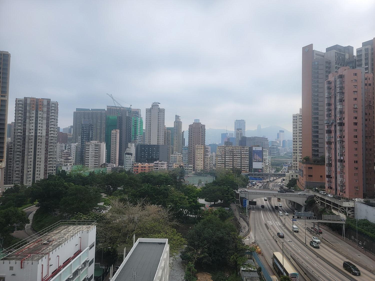 單位位於低層,但窗外景觀仍遼闊開揚。