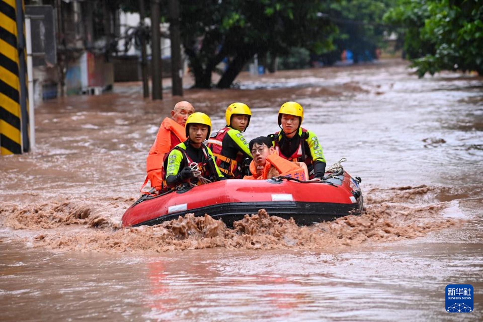 重慶暴雨|萬州區遇67年最大雨災 增至17死2人失蹤 (新華社)