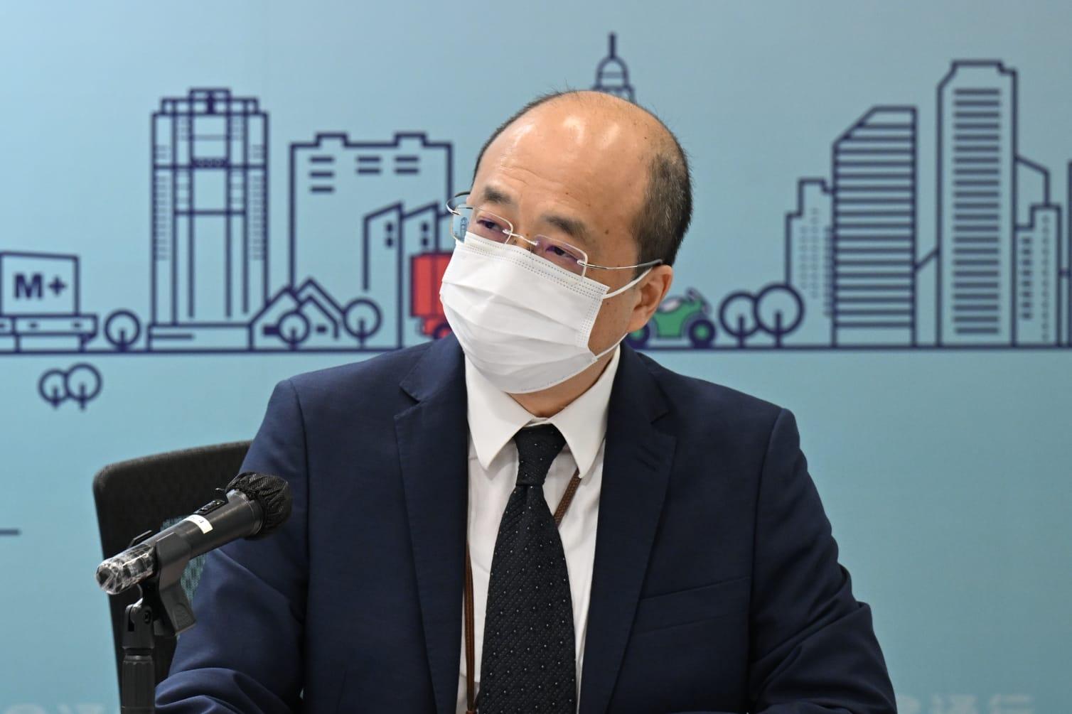 運輸署總工程師/交通工程(九龍)王志恒交代西隧8月6日實施「易通行」安排。(陳奕釗攝)