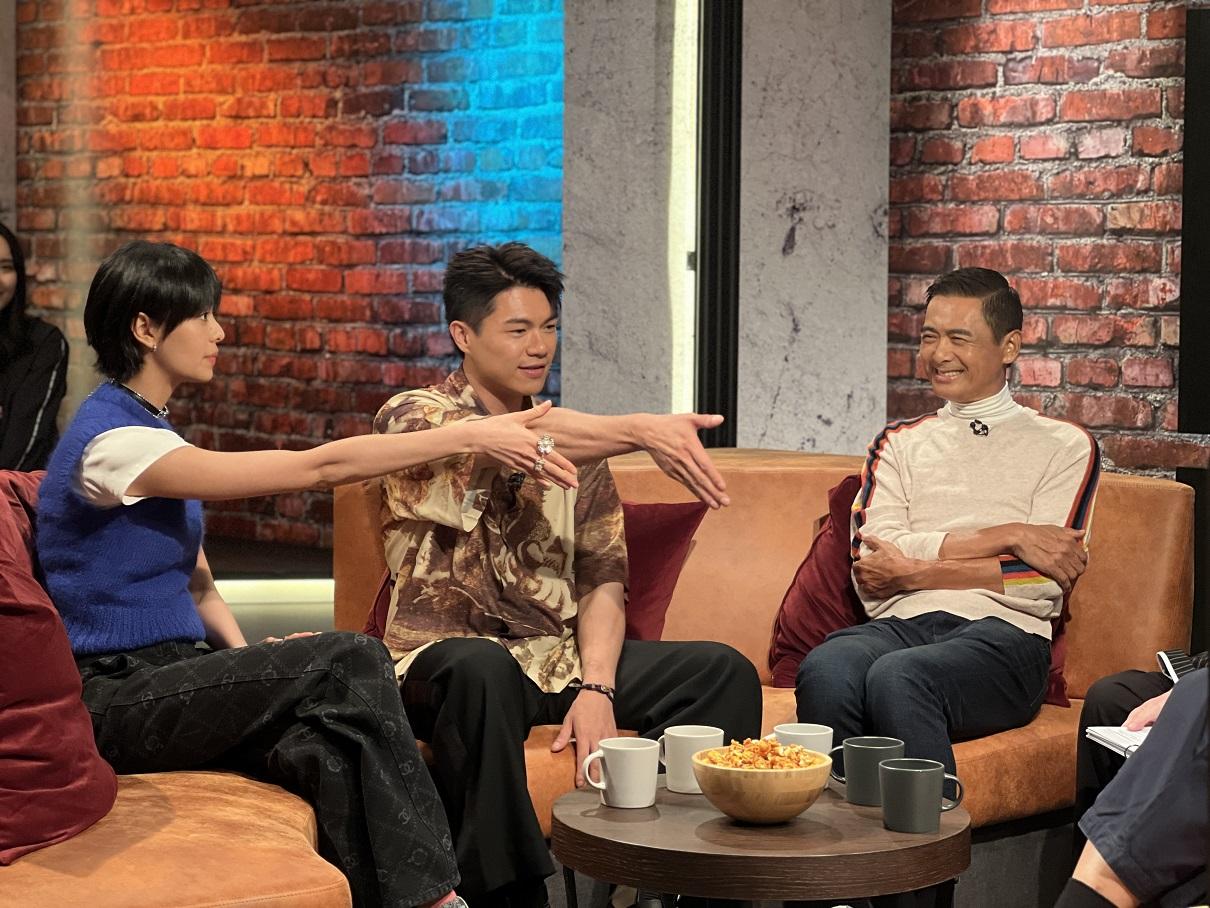 柯煒林與盧慧敏大讚發哥親切,主動跟兩人握手和自我介紹。