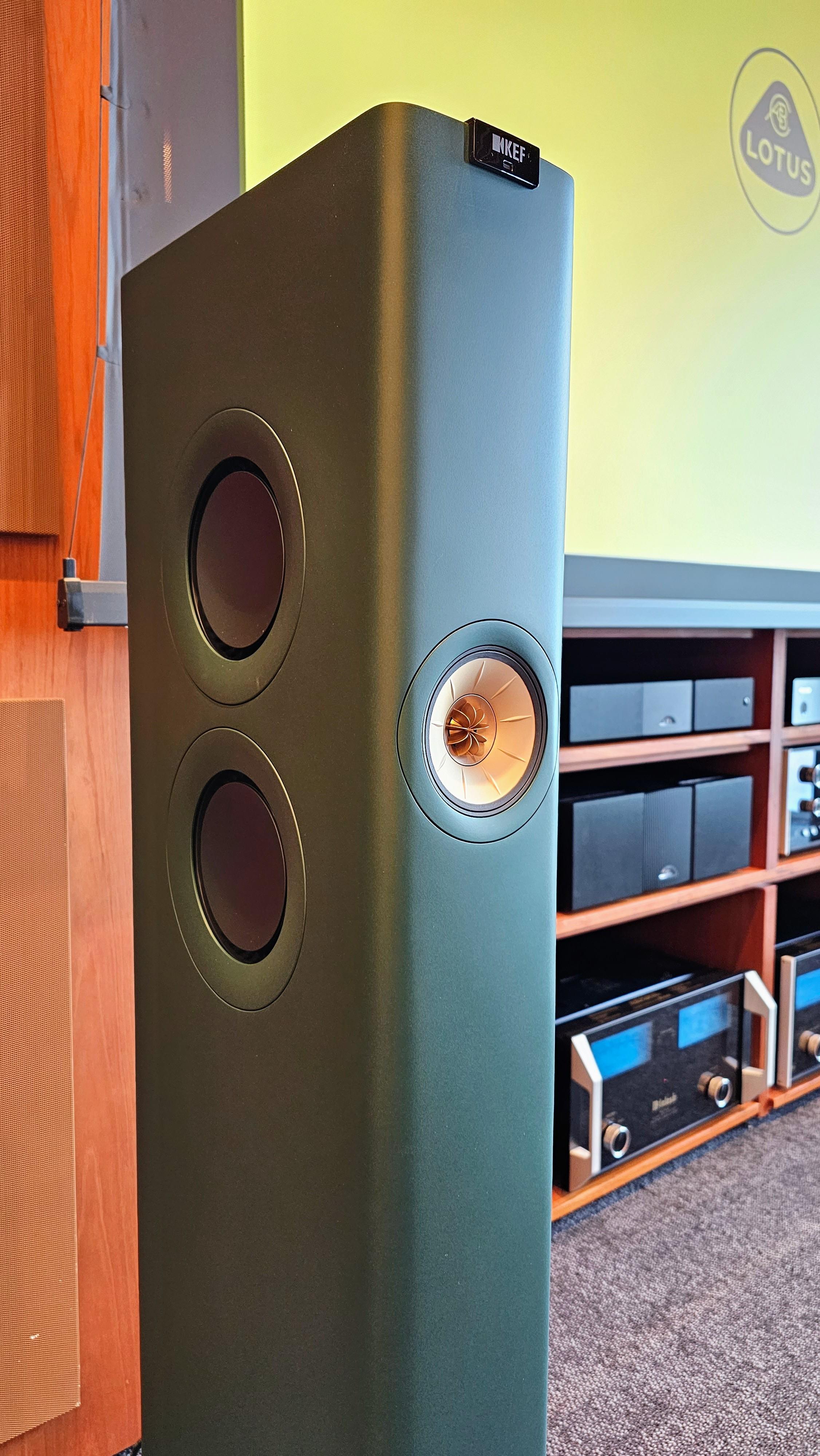 纖薄音箱帶來強勁低音,多得品牌背對背Uni-Core低音單元的慳位設計。