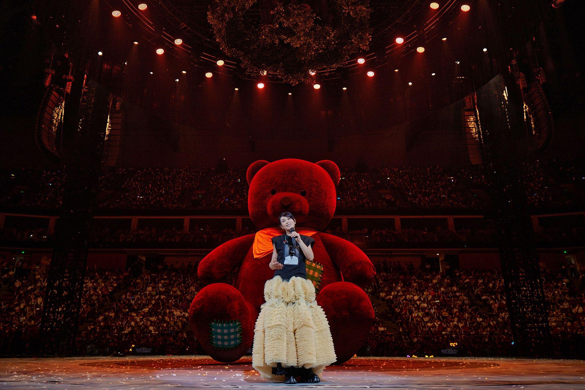 「奶茶」劉若英為「飛行日」巡演到廣州舉行一連兩天的演唱會。