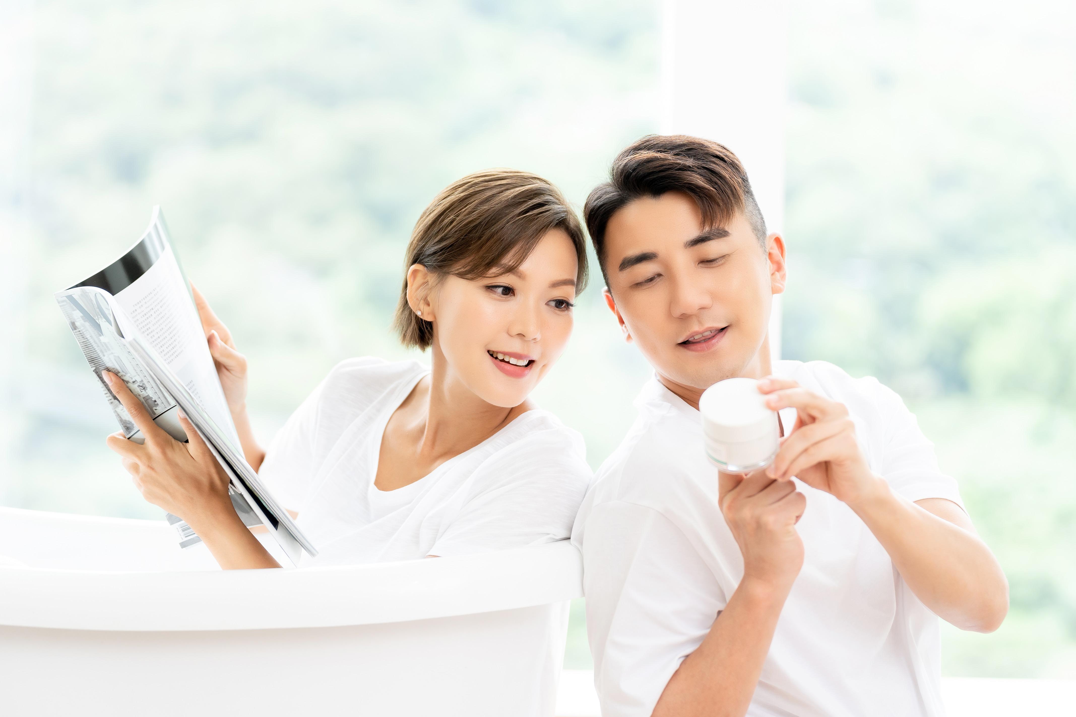 洪永城(Tony)與太太梁諾妍(Inez)創立純素護膚品牌「AMBER be younique」。