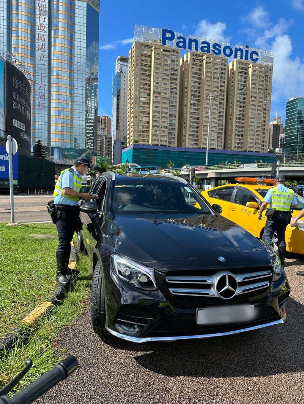 警港島多個交通黑點執法 拖走5車發2771張牛肉乾