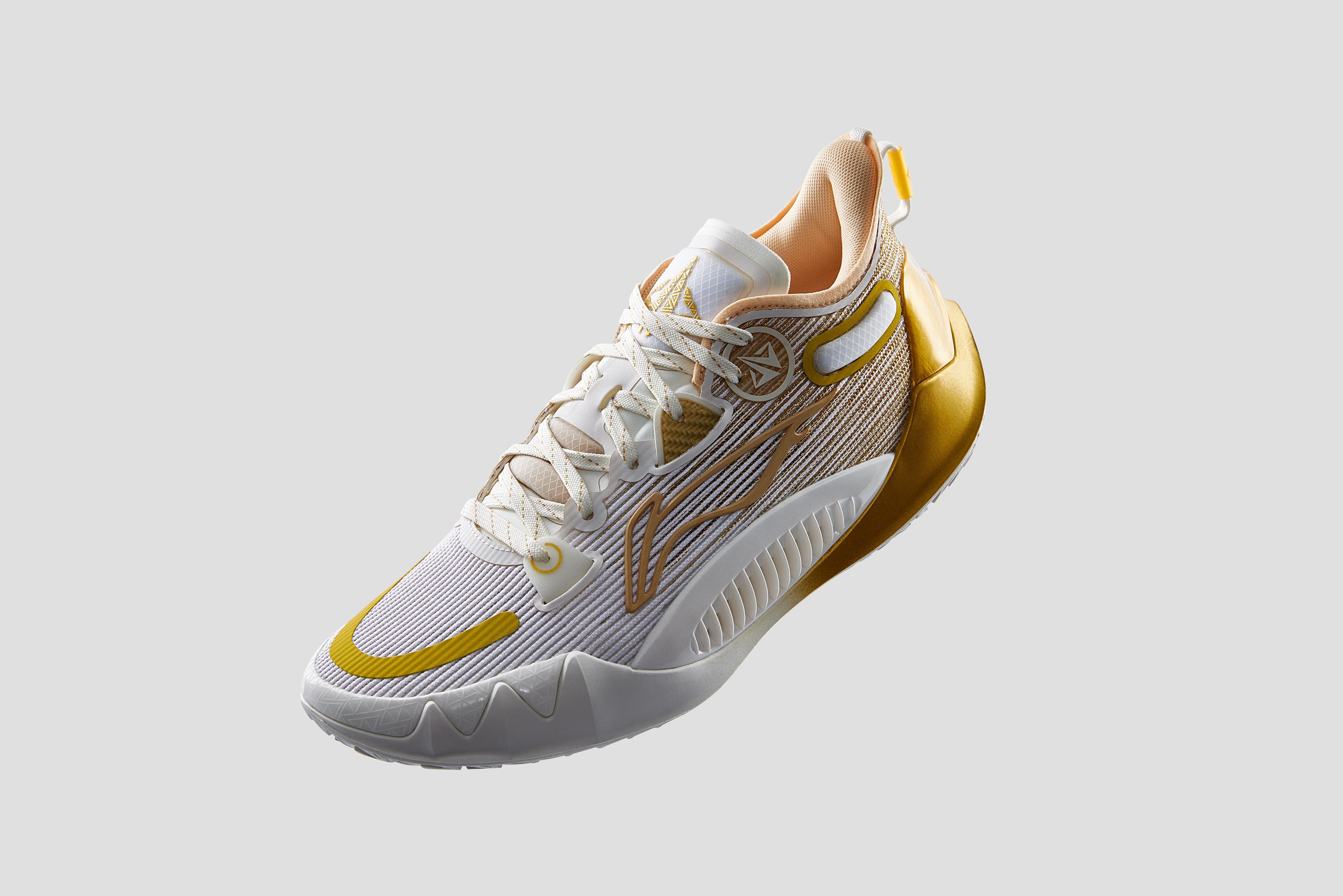 Jimmy Butler占美畢拿訪港|JIMMY BUTLER 1香港限定配色「逐輝—白金」