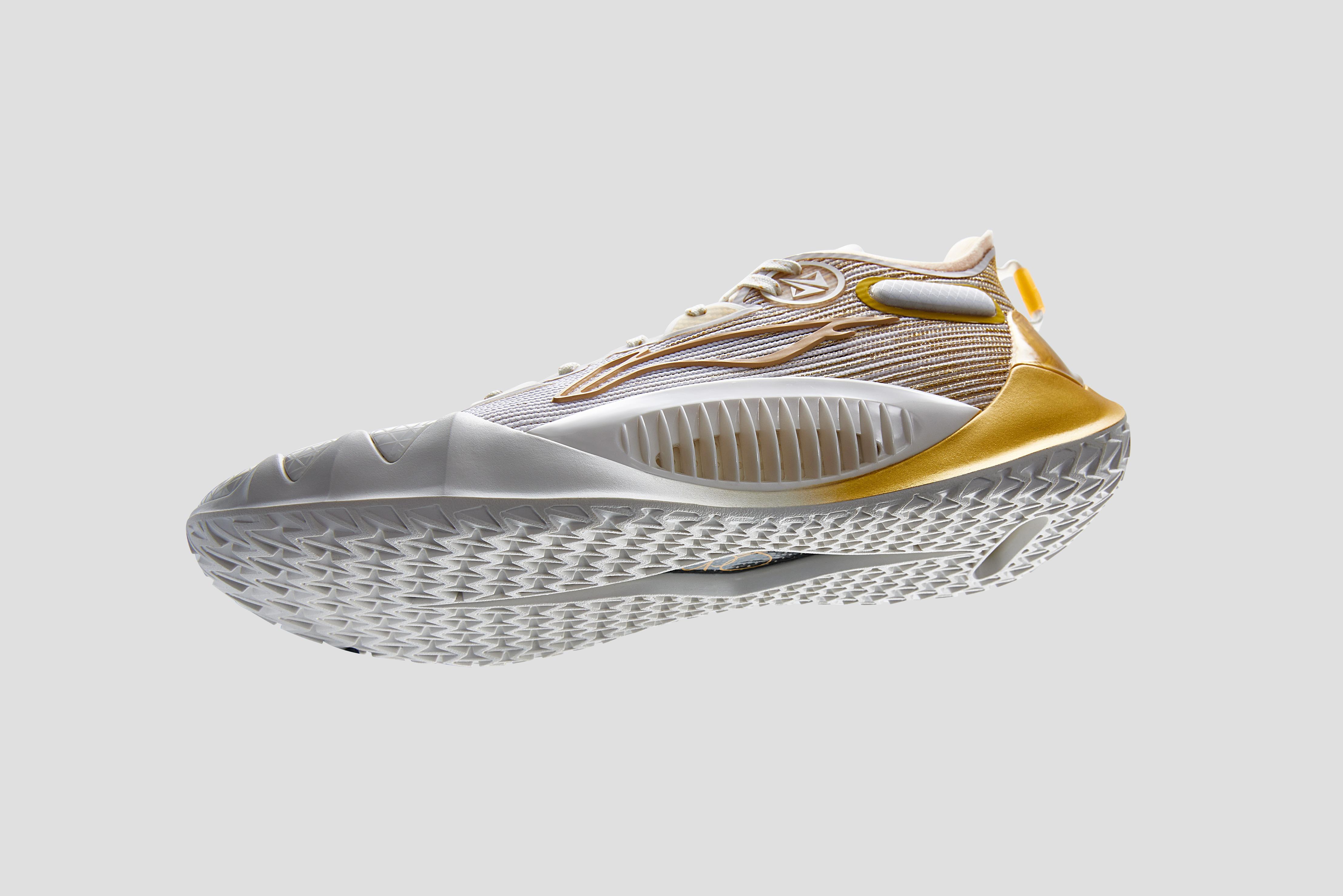 Jimmy Butler占美畢拿訪港|JIMMY BUTLER 1香港限定配色「逐輝—白金」