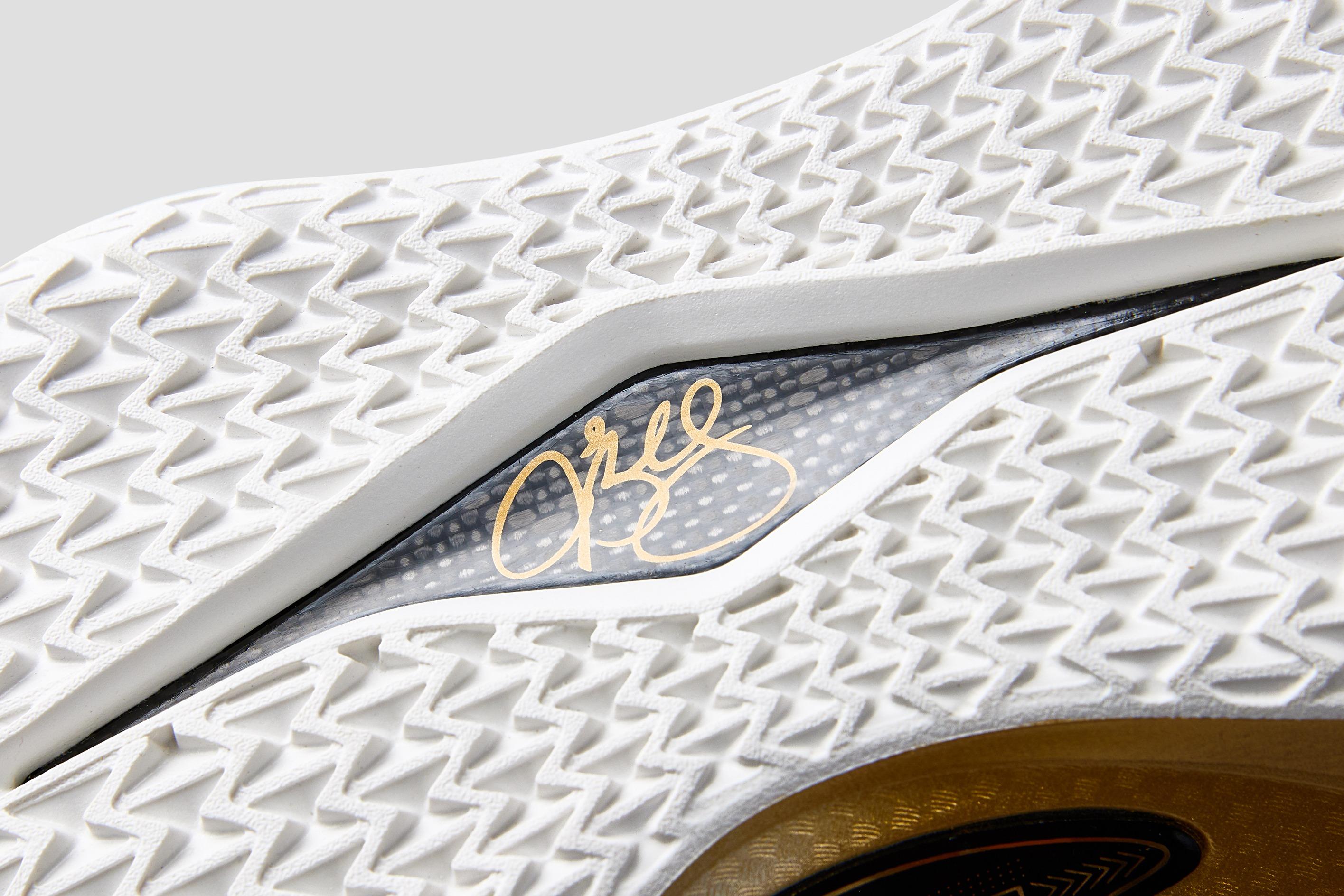 JIMMY BUTLER 1香港限定配色「逐輝—白金」