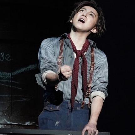 京本大我為日本版《不能說的秘密》男主角。