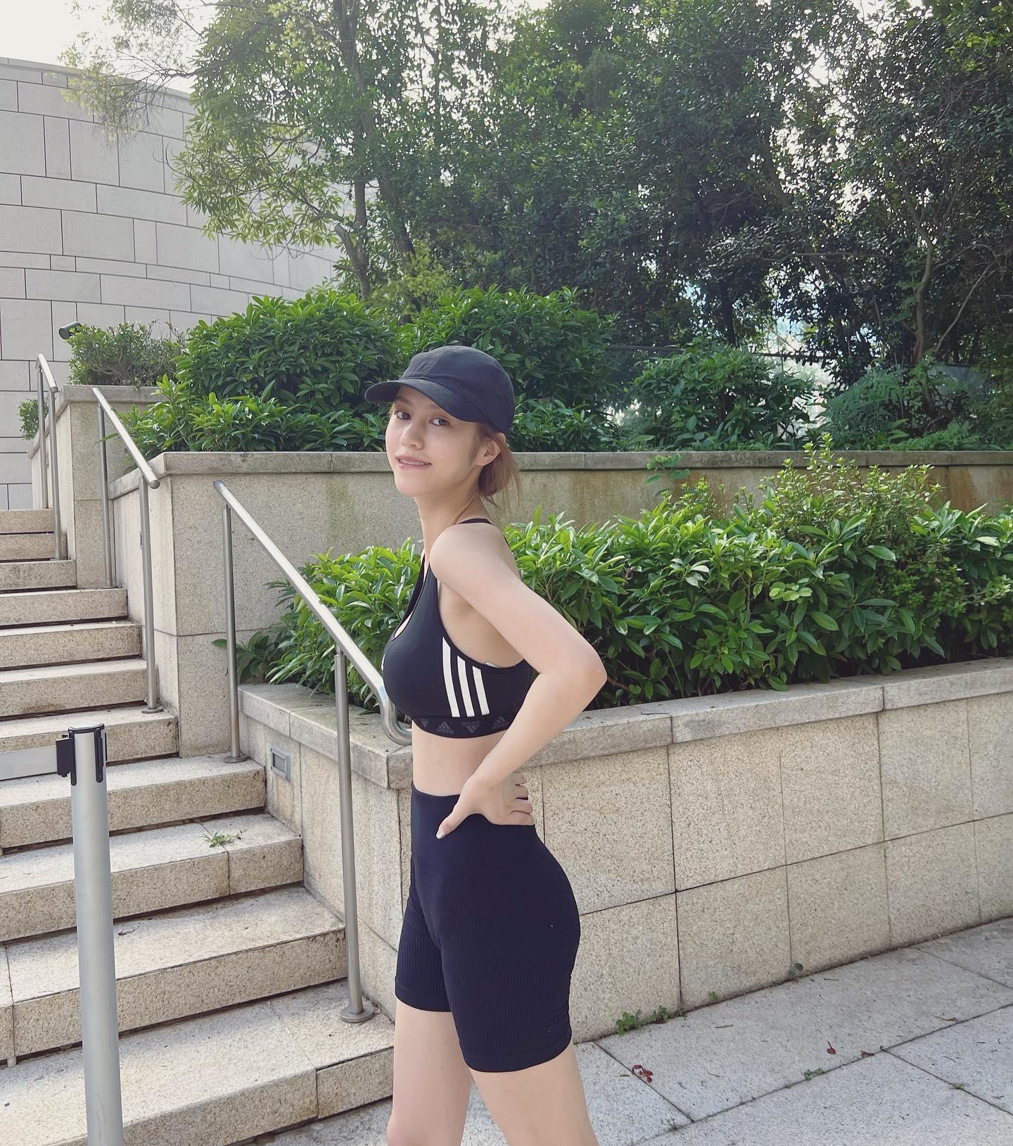 鄧月平否認與劉馬車拍拖。(鄧月平FB)