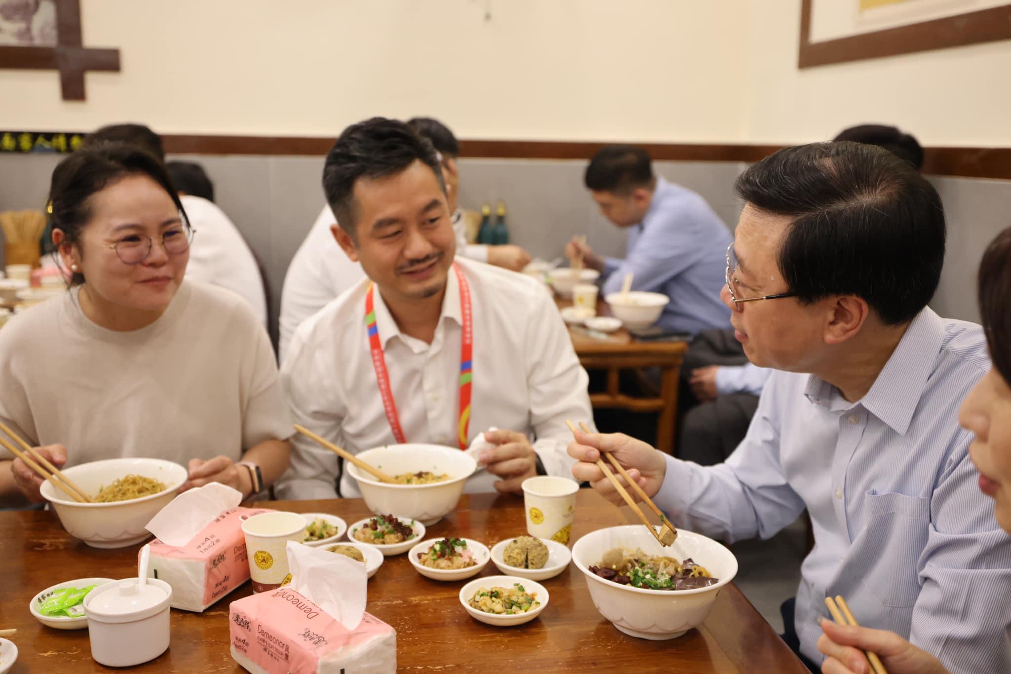 Ray Online|李家超品嘗地道貴州早餐「腸旺麵」 背後仲有一番寓意?