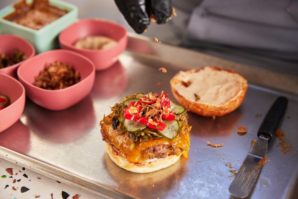 The Black Hole Group主廚 Zulfadli 和 Fadzil- 娘惹風味牛堡大師班體驗