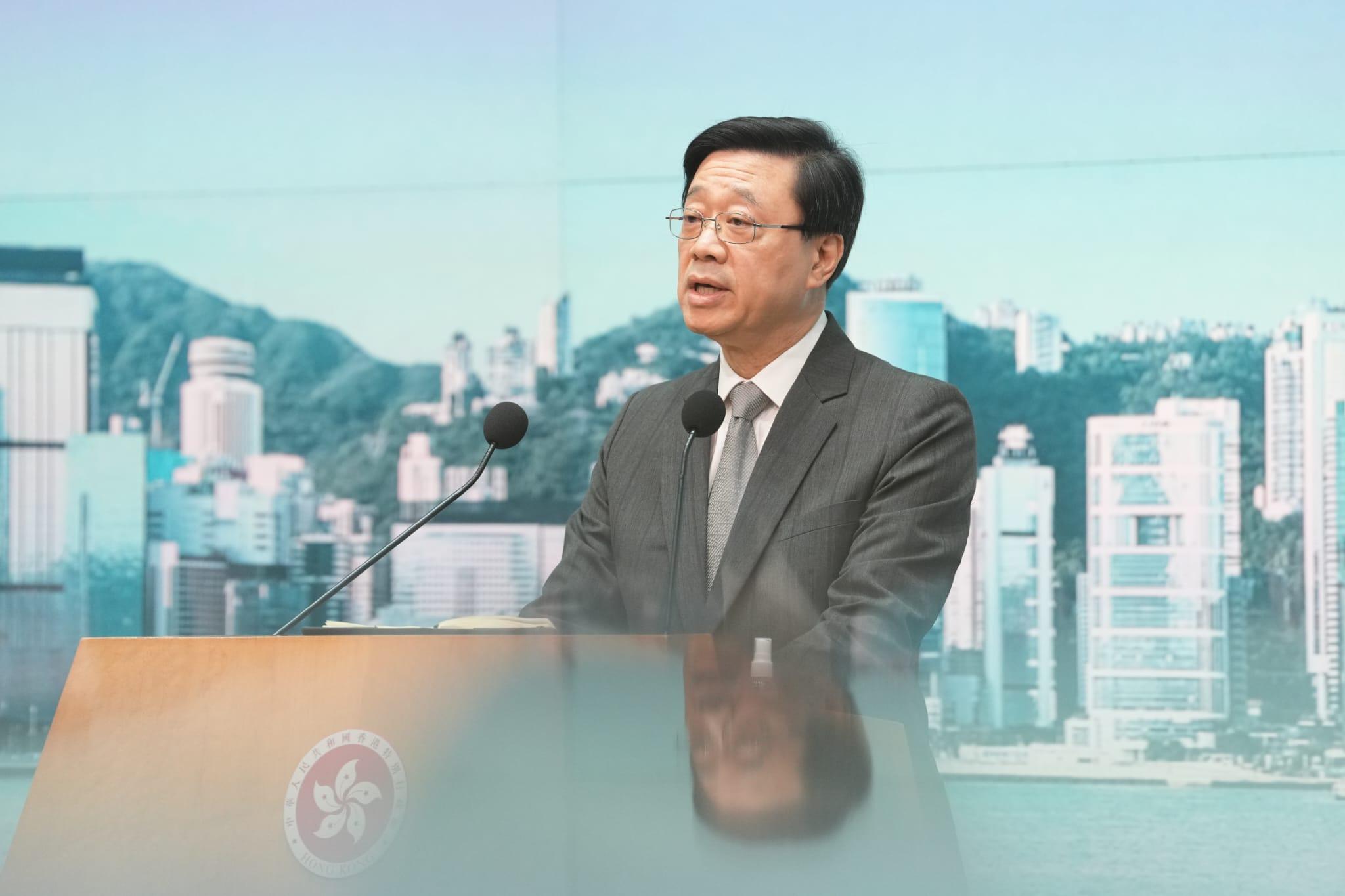 李家超在行會前見傳媒。(陳奕釗攝)