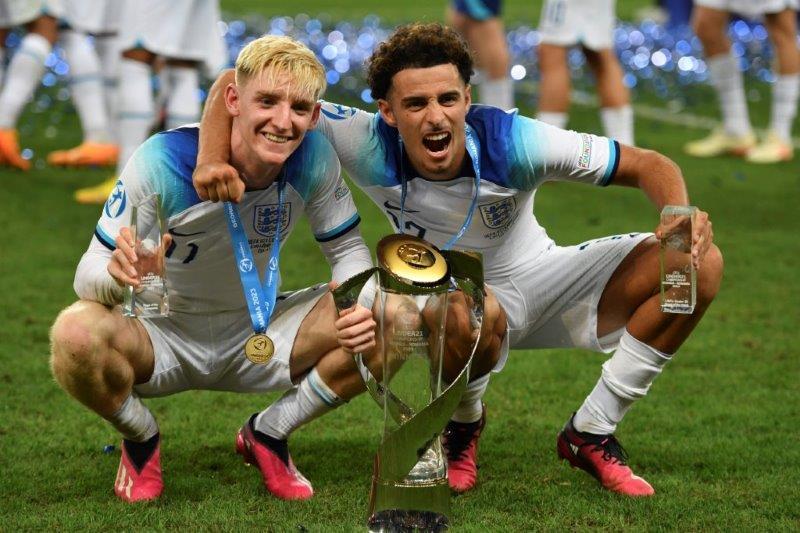 當選最佳球員的安東尼哥頓與居迪斯鍾斯