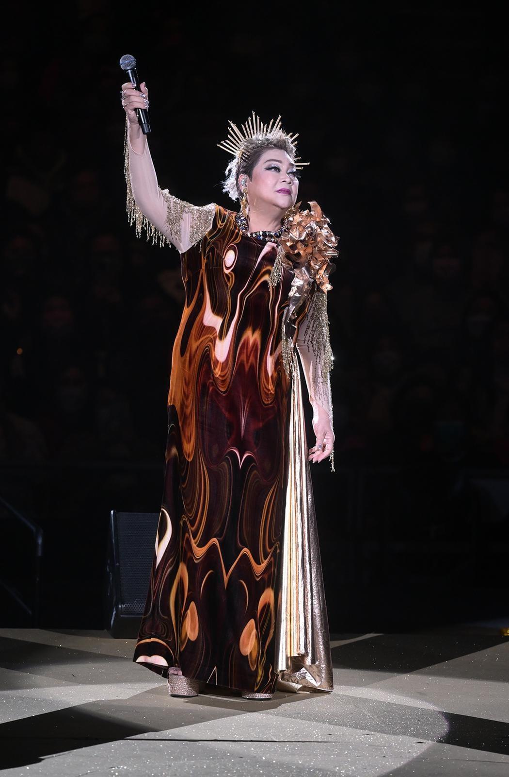 肥媽Maria Cordero早前個唱造型。