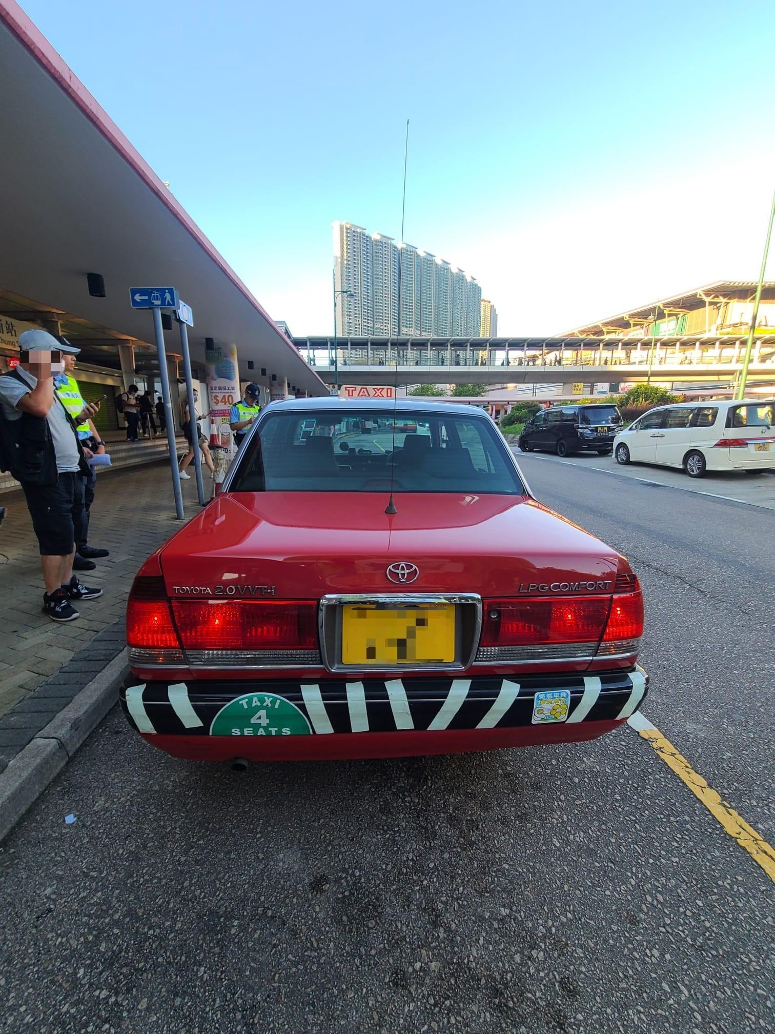 警設路障打擊公共服務車輛違例 扣查30輛嚴重殘缺小巴的士