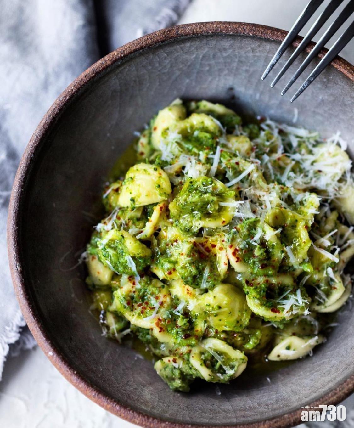 簡易食譜|西蘭花意粉的外觀就像青醬意粉一樣。(instagram@feastingathome)