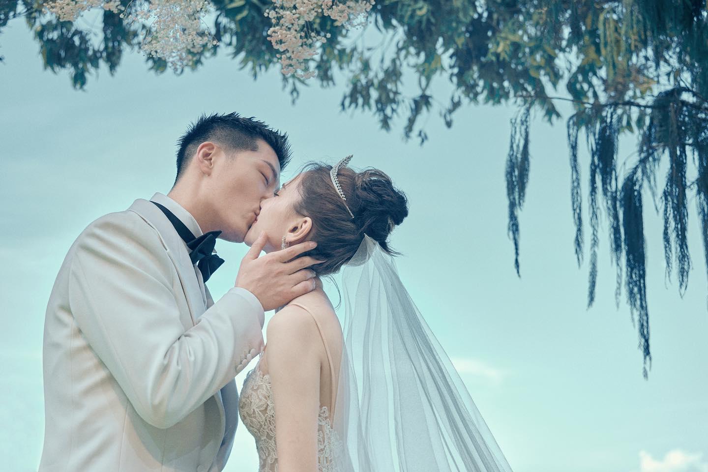 何超蓮與竇驍2023年4月18日在峇里島結婚。(何超蓮FB)