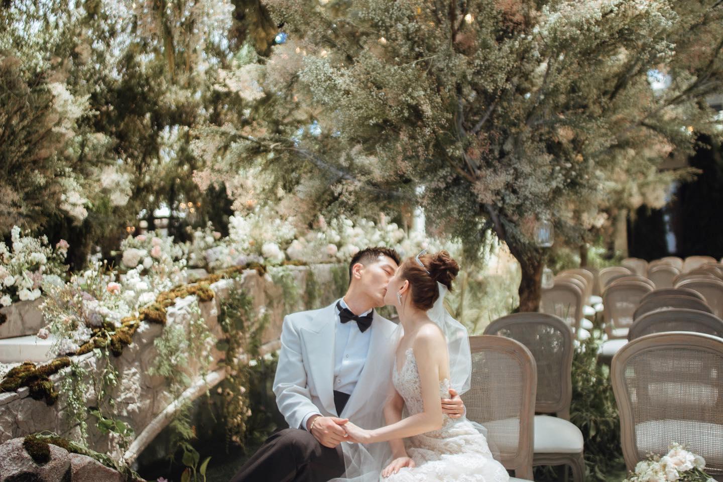 何超蓮與竇驍2023年4月18日在峇里島結婚。(何超蓮FB)