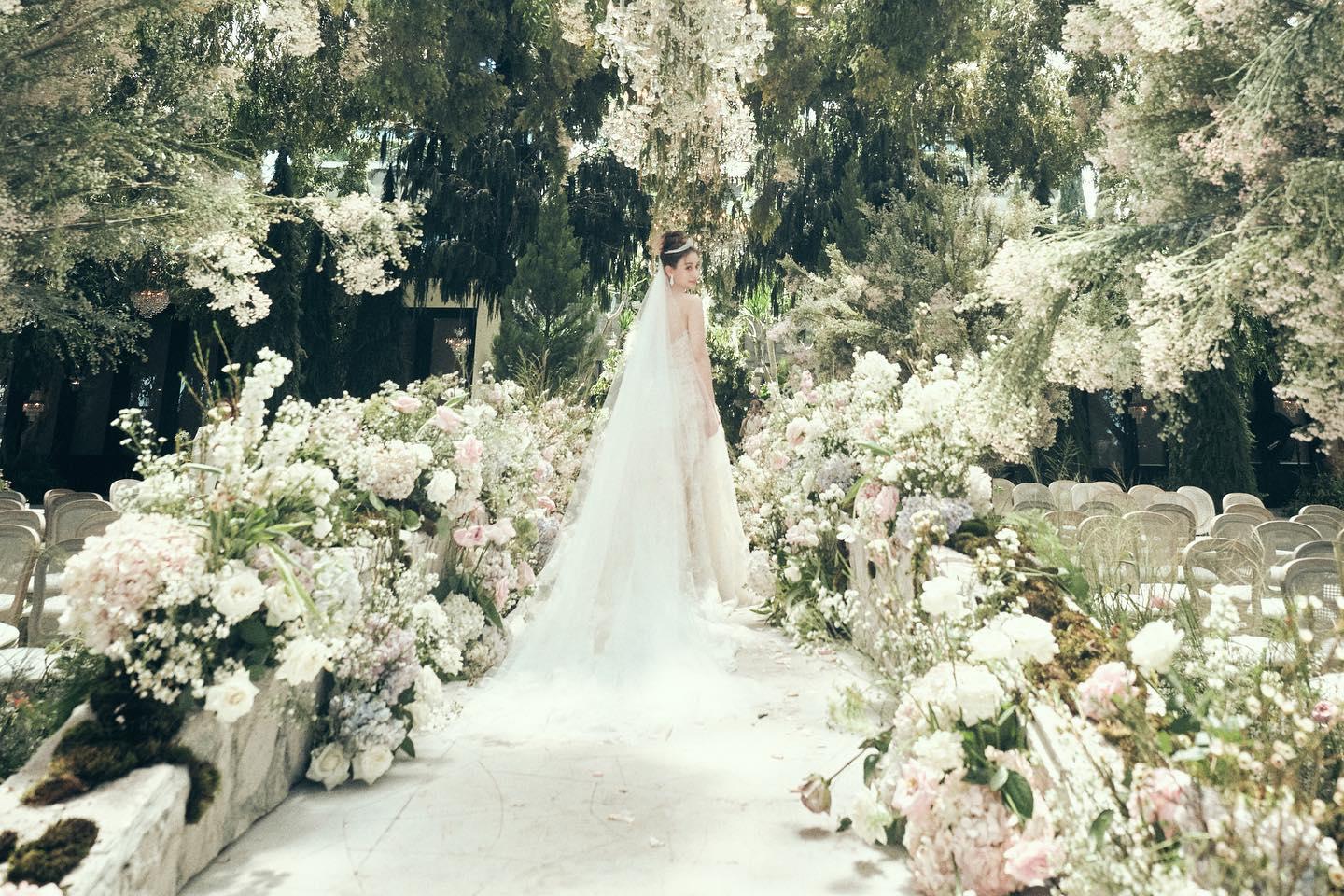 何超蓮與竇驍2023年4月18日在峇里島結婚。(何超蓮FB)