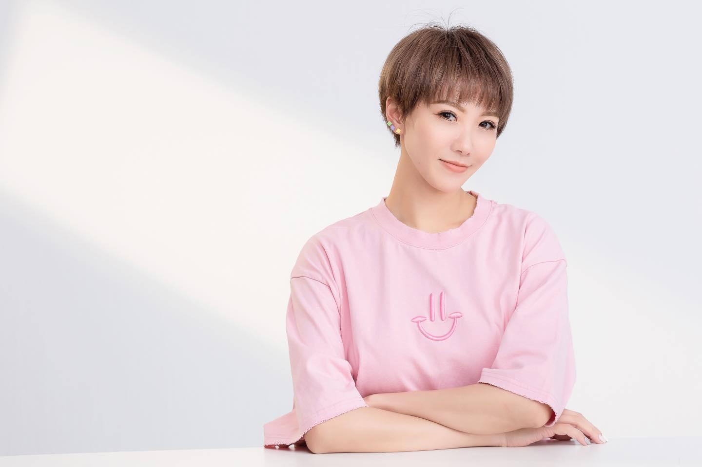 黑澀會成員大牙周宜霈,大爆於2012年遭黑澀會時期老闆黑人陳建州性騷擾。(大牙FB)