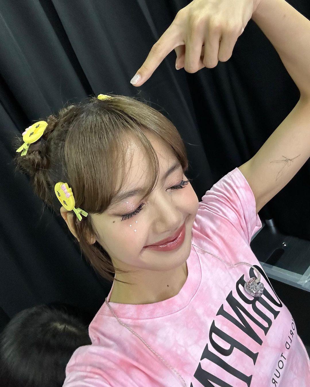 Lisa@BLACKPINK巴黎爆戀情。(@lalalalisa_m)