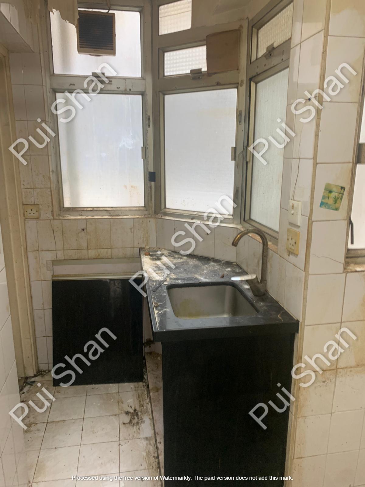 凶宅放售|網售西灣河鳳姐凶宅 叫價220萬 網民:以為成塊鏡係血 (相片來源:「業主銀主筍盤」FB群組)