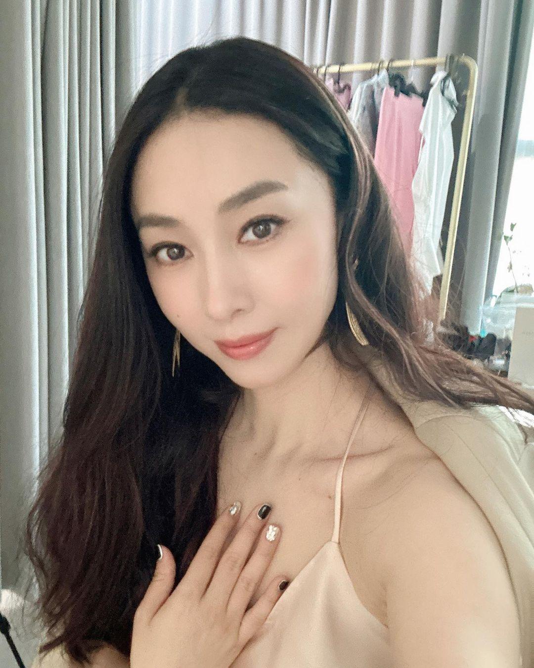 賈曉晨連出兩po嫌老公木獨。(賈曉晨IG)