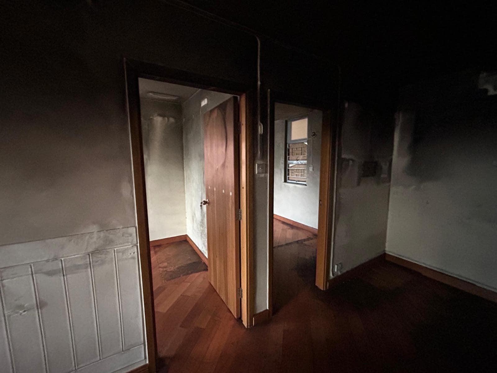 網上熱話|$8,000元出租四百尺單位 網民:依家流行火熏式暗黑系裝修。(網民Kong Kim@FB群組「大埔 TAI PO」)