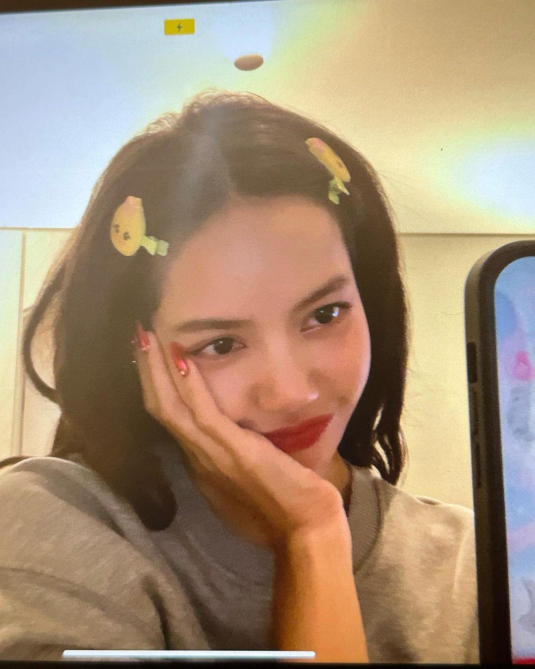 Lisa@BLACKPINK巴黎爆戀情。(@lalalalisa_m)