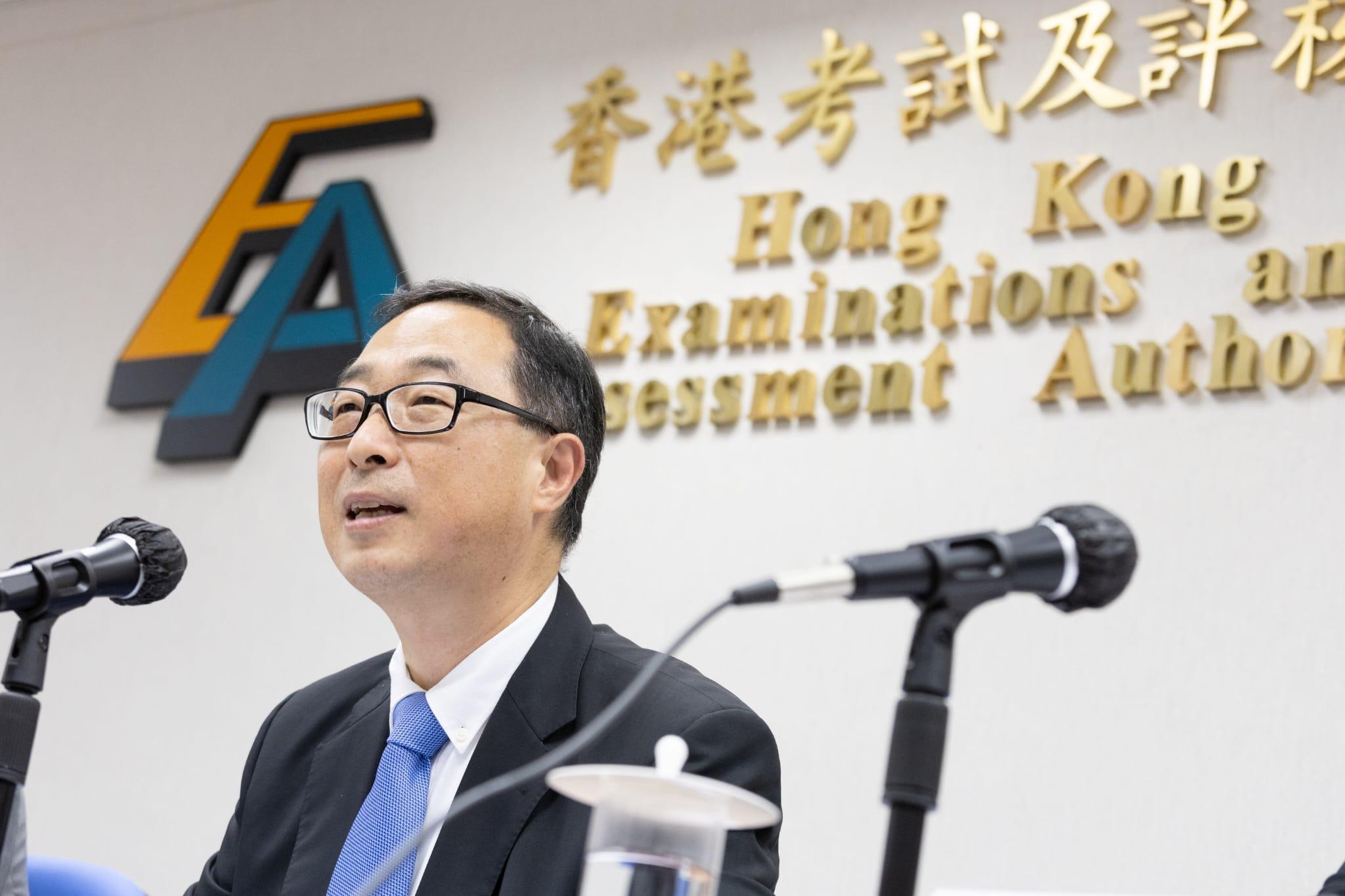 考評局秘書長魏向東表示,今年DSE共誕生2男2女狀元。(蘇文傑攝)