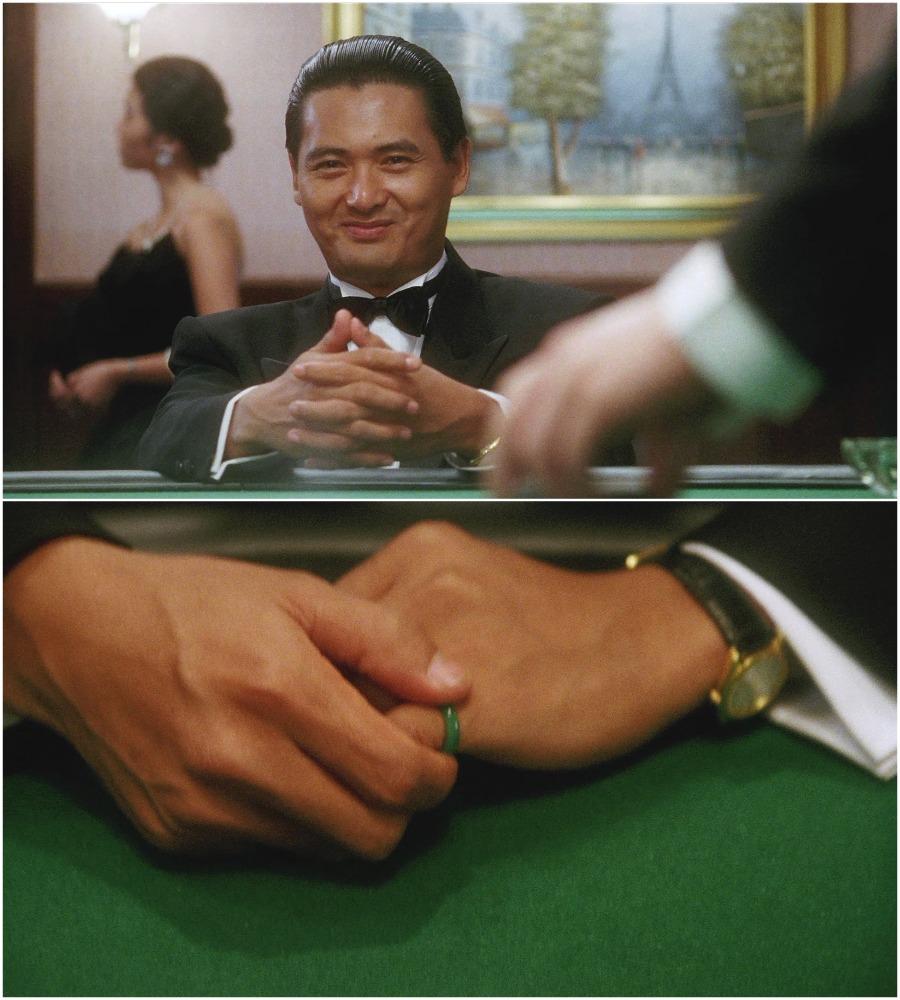 周潤發主演的《賭神》人物形象鮮明突出,如高進在賭局中時常用手轉動尾指上的戒指。(賭神截圖)