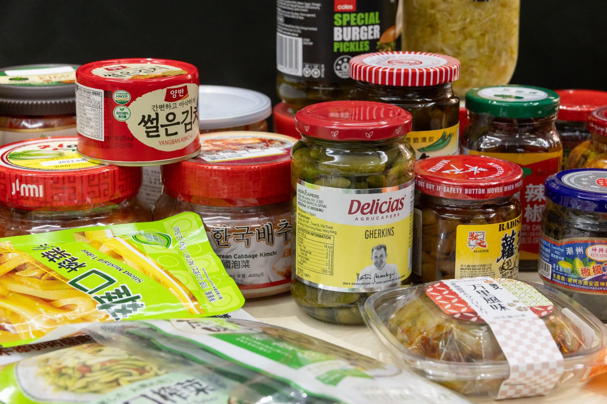 消委會今期測試了市面上30款包裝醃菜樣本。(蘇文傑攝)