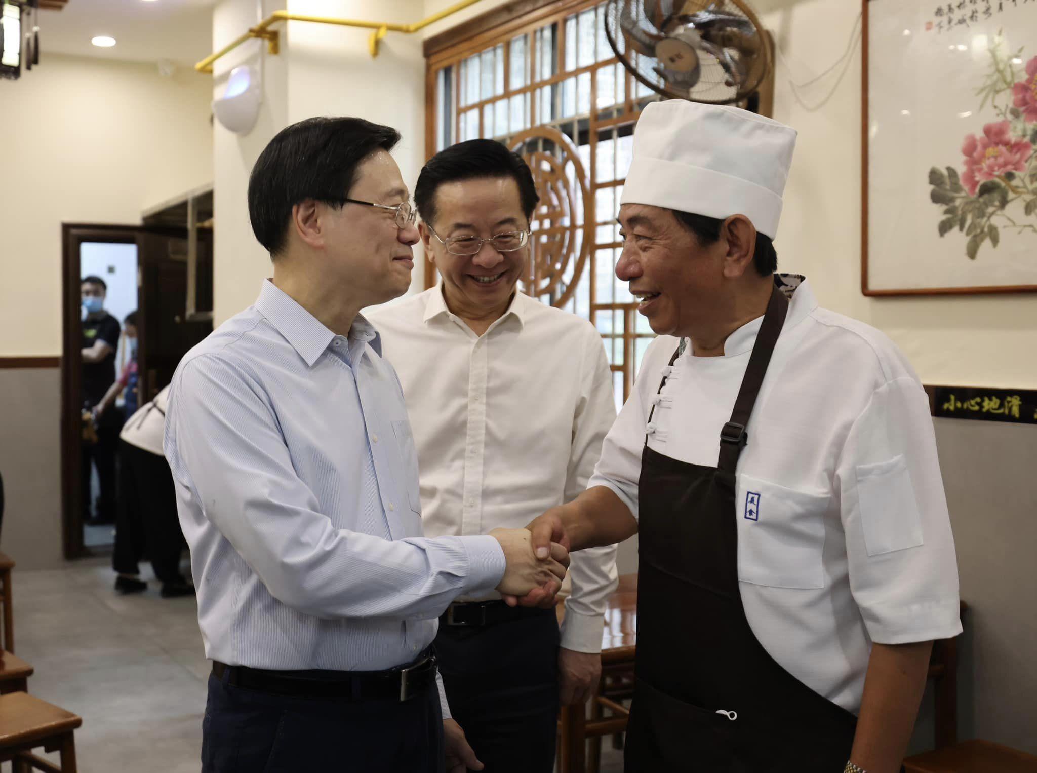 Ray Online|李家超品嘗地道貴州早餐「腸旺麵」 背後仲有一番寓意?