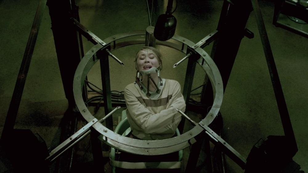 《恐懼鬥室》第10集首發海報 吸眼酷刑血壓升級