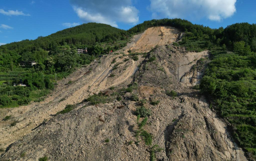 重慶暴雨|萬州區遇67年最大雨災 增至17死2人失蹤 (新華社)