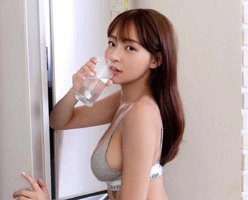 林襄初次直播帶貨被指人氣下滑