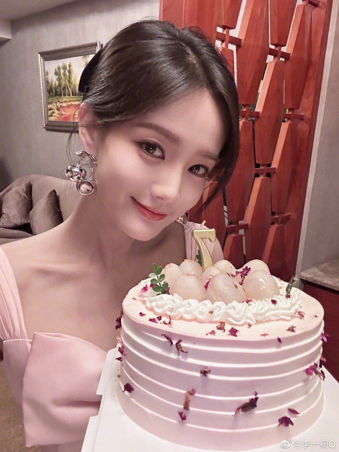 李一桐曾飾演《射鵰英雄傳》黃蓉一角。(微博圖片)