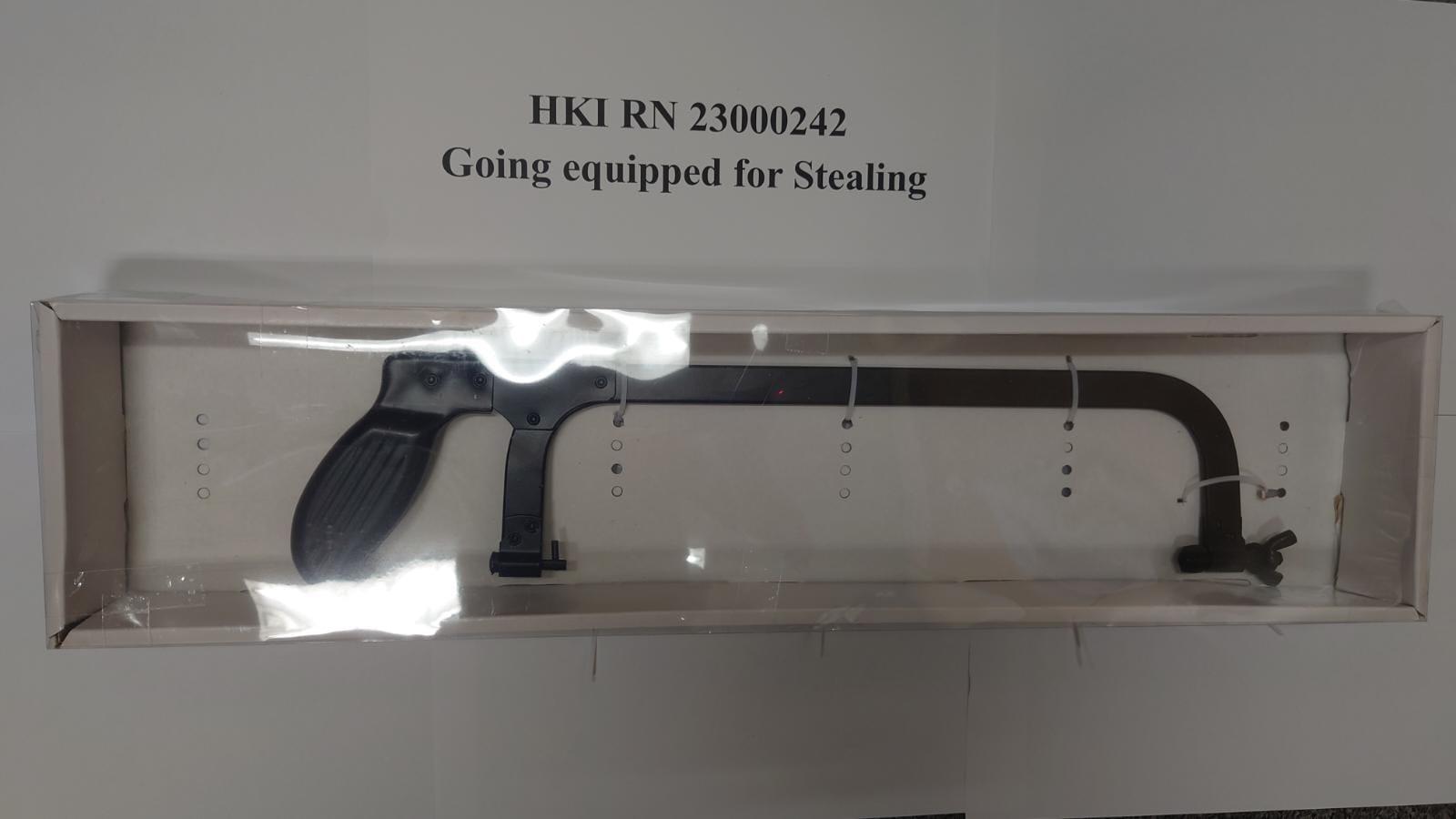 警拘2內地漢涉3宗爆竊案今提堂 檢鐡筆六角匙起回約值5萬手錶