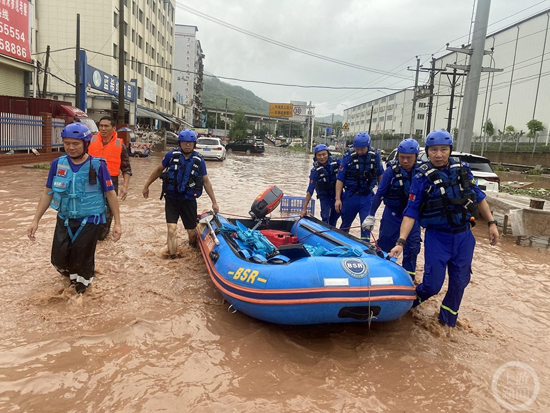重慶暴雨|萬州區遇67年最大雨災 增至17死2人失蹤 (新華社)