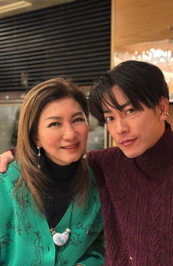 樂易玲大讚佐藤健真人比上鏡更加俊朗。