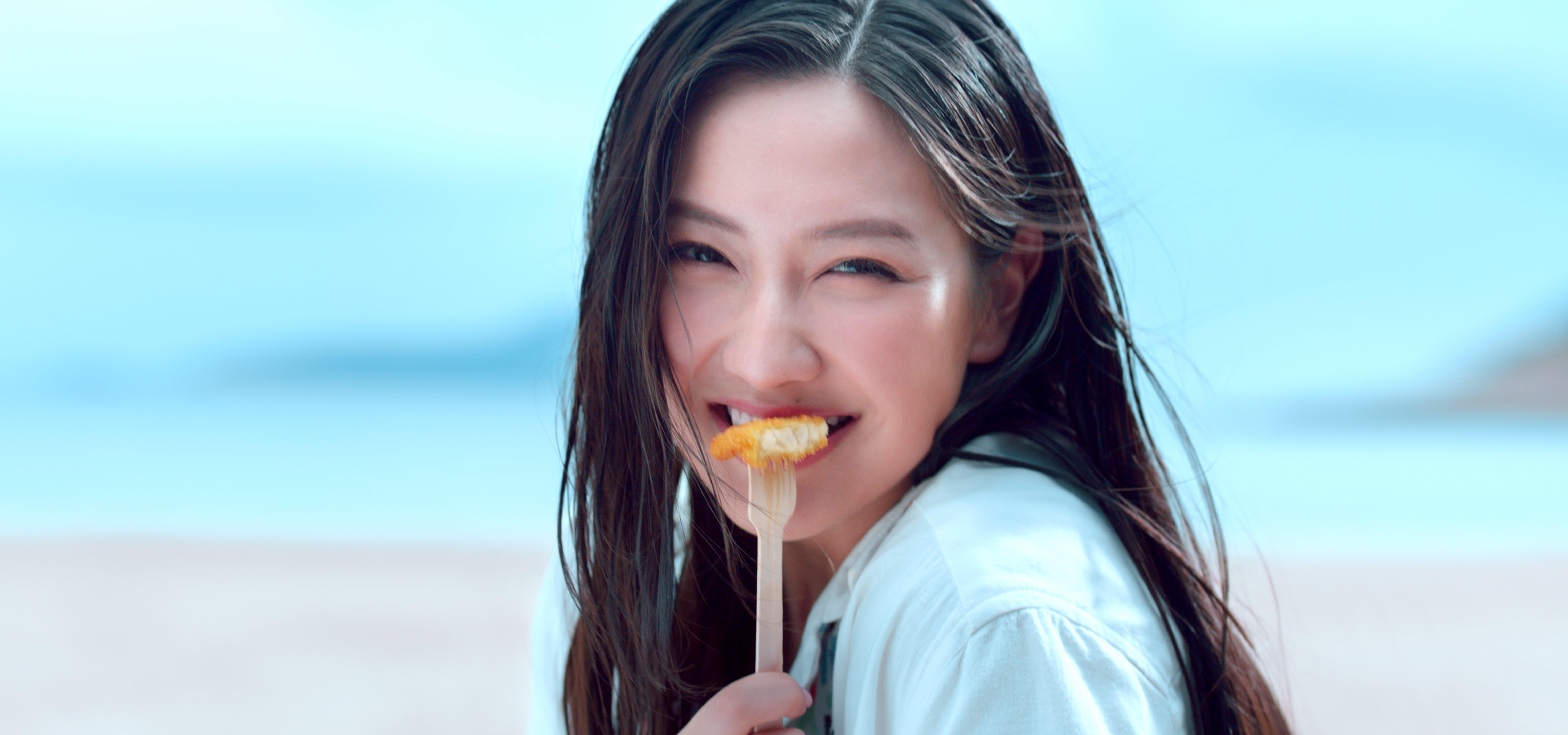 今次麥當勞更找來新生代女神譚旻萱Mandy演唱宣傳短片主題曲。