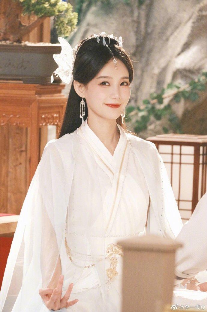 李一桐曾飾演《射鵰英雄傳》黃蓉一角。(微博圖片)