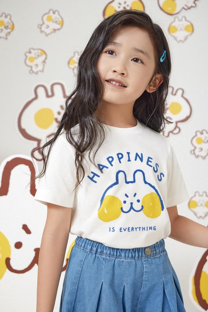 除了簡約可愛的白色阿Bun印花T恤款式外,該系列還推出漸變色調之T裇單品,男童及男裝款式用上淺藍色,女童及女裝款式則用上粉紅色,設計獨特、質料舒適,非常適合今個暑假一家大小到處遊玩探索。