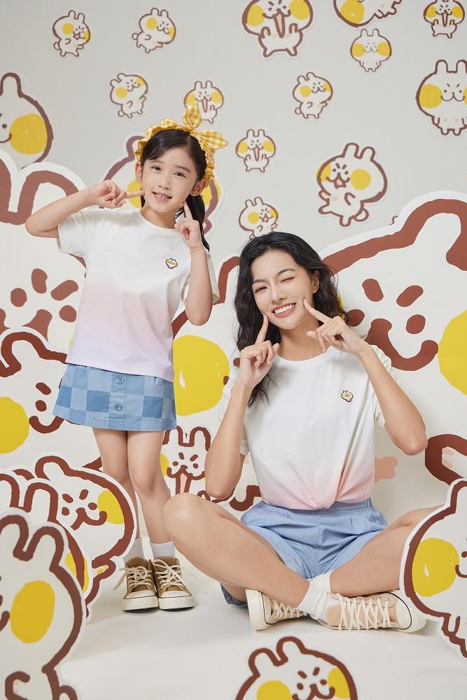 除了簡約可愛的白色阿Bun印花T恤款式外,該系列還推出漸變色調之T裇單品,男童及男裝款式用上淺藍色,女童及女裝款式則用上粉紅色,設計獨特、質料舒適,非常適合今個暑假一家大小到處遊玩探索。